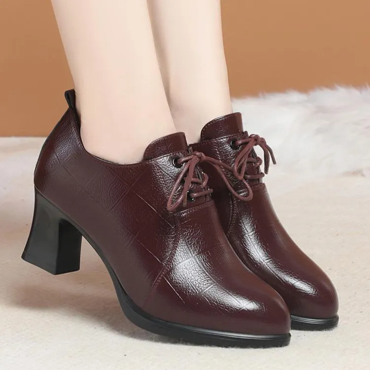 妈妈鞋真皮软底单鞋女百搭粗跟高跟鞋舒适女款秋冬深口新款皮鞋