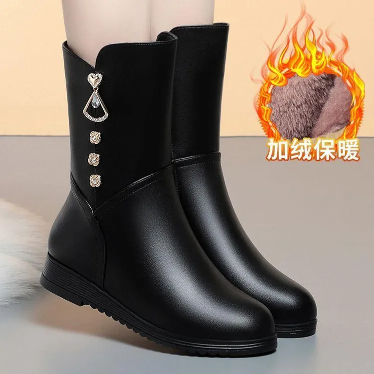 新款真皮靴子女中筒靴加厚女冬季保暖平底防滑女款中年妈妈棉靴女