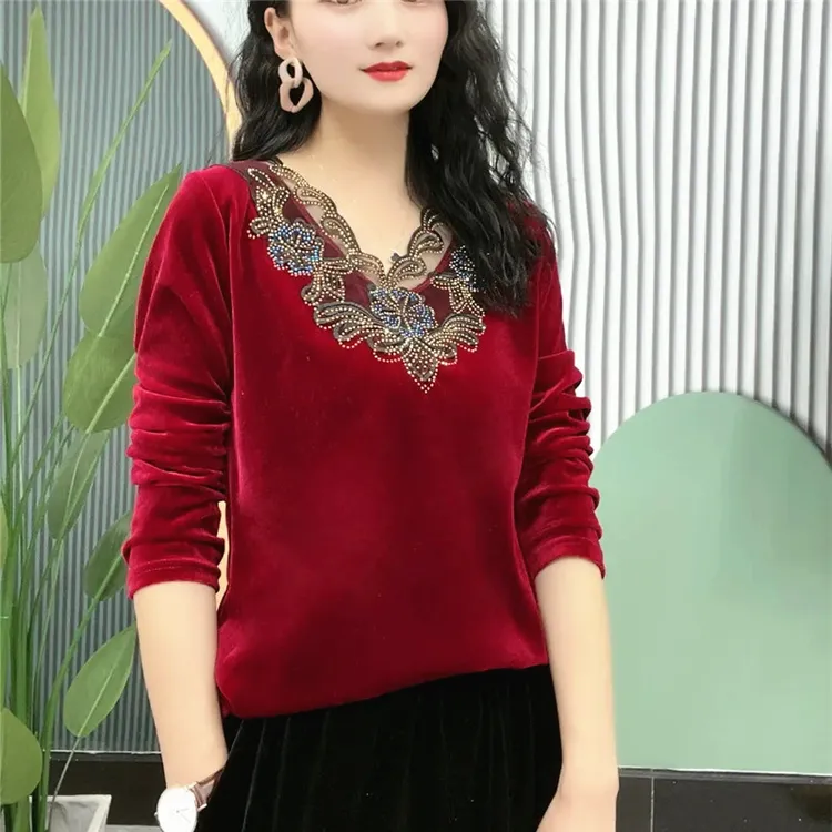 福椰洋气烫钻蕾丝长袖T恤打底衫2024春新款丝绒V领宽松小衫女装