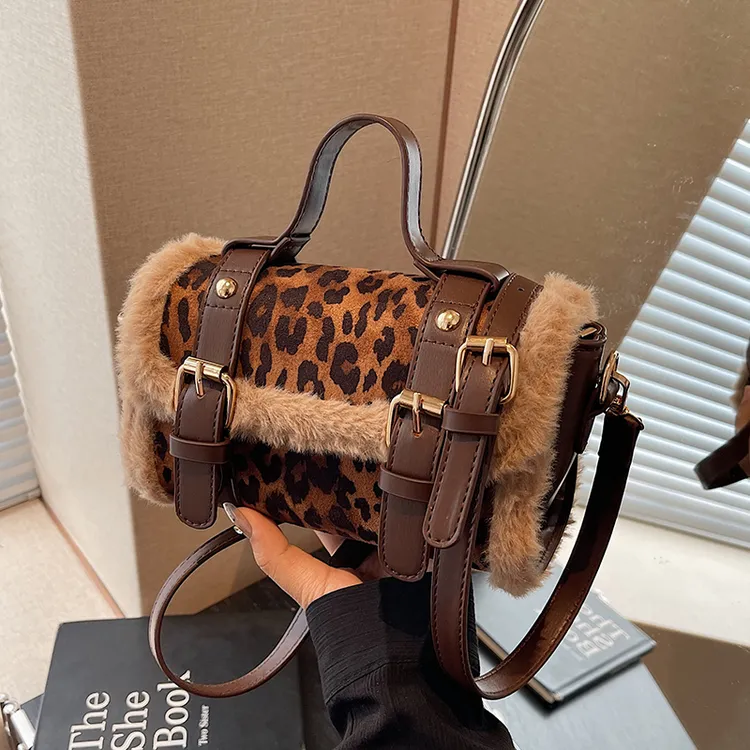 佐猫2025秋冬新款豹纹毛毛手提单肩包女大学生女包18-20岁斜挎包