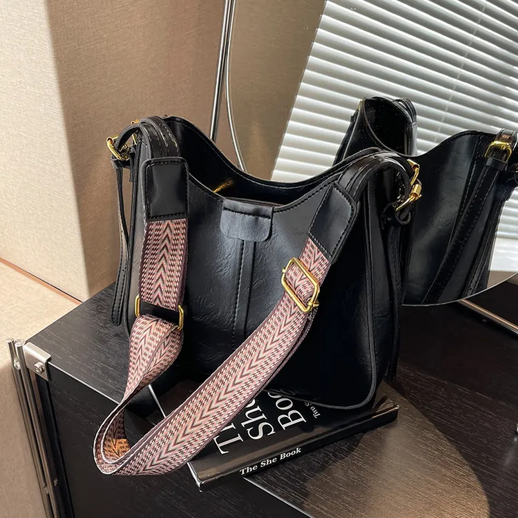 佐猫女士包包女2025新款单肩包高级感百搭时尚大容量宽带斜挎包女