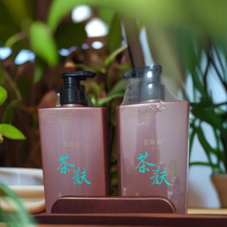 茶肤蓬松顺滑洗发水，清洁秀发油脂和污垢。改善发质润泽秀发大容量