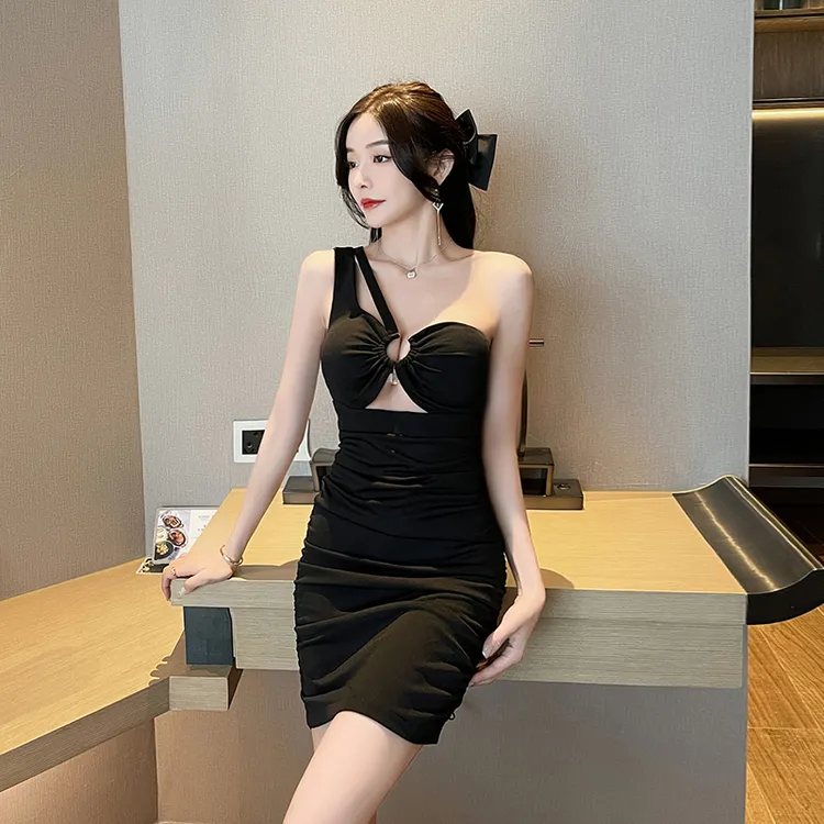 夜店性感辣妹收腰包臀吊带裙纯欲风气质露背紧身小黑裙夜场连衣裙