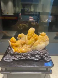 寿山精品旗降石圆雕摆件