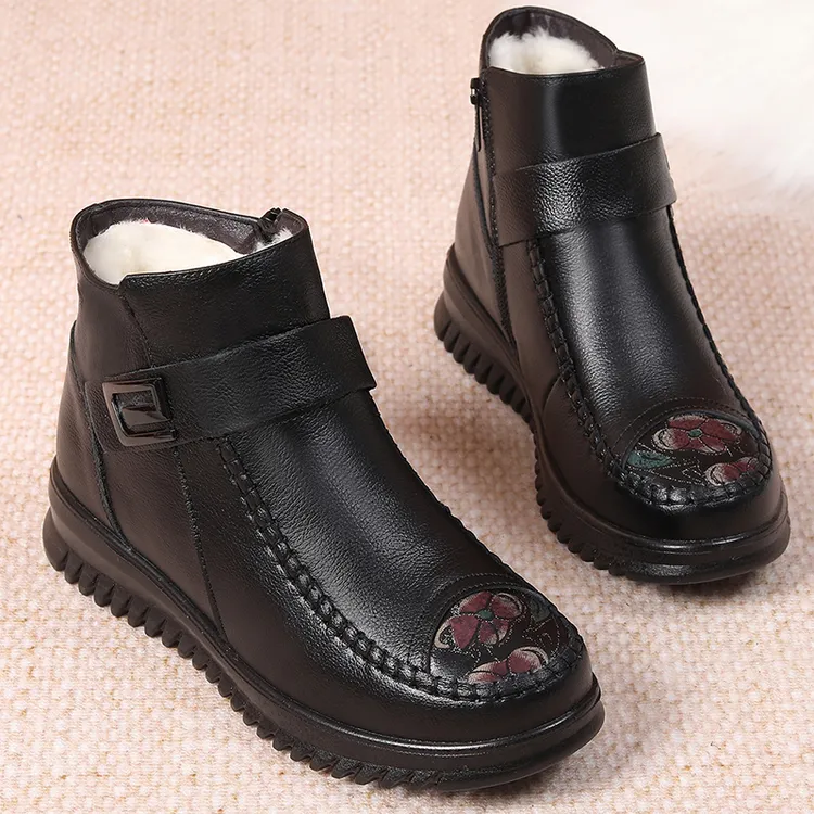 冬季妈妈鞋棉鞋真皮羊毛加绒保暖中老年女短靴平底防滑老人奶奶鞋
