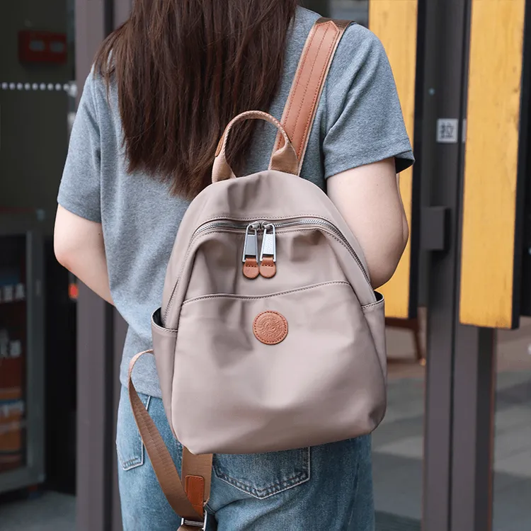 广州超好品质2026新款时尚潮流双肩包通勤大容量百搭轻便女士背包