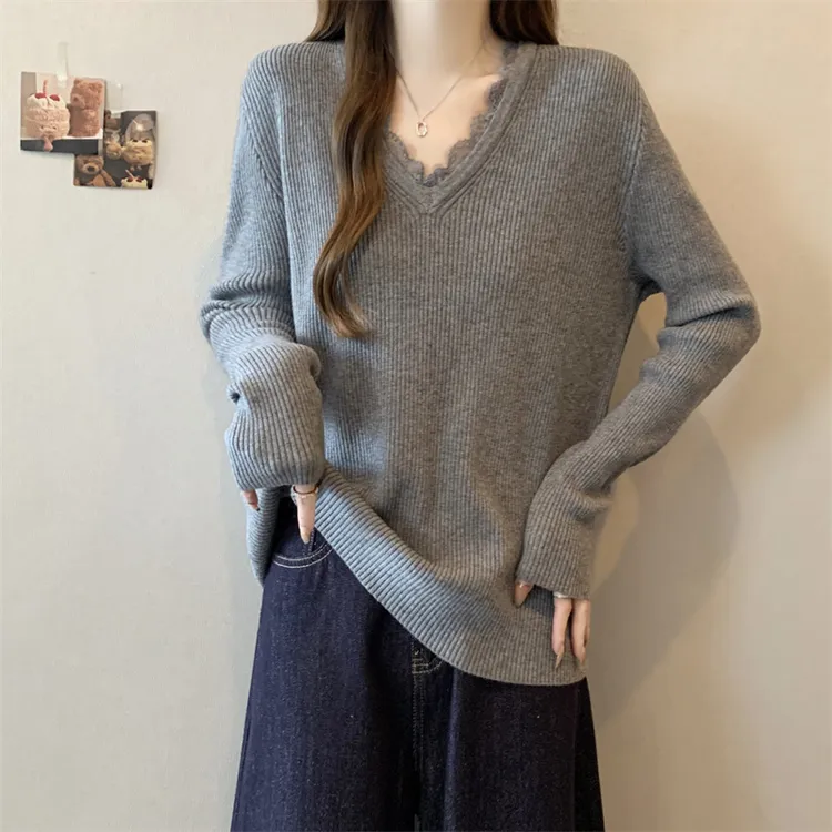 大码秋季V领蕾丝花边打底针织衫女微胖妹妹显瘦遮肉洋气百搭毛衣