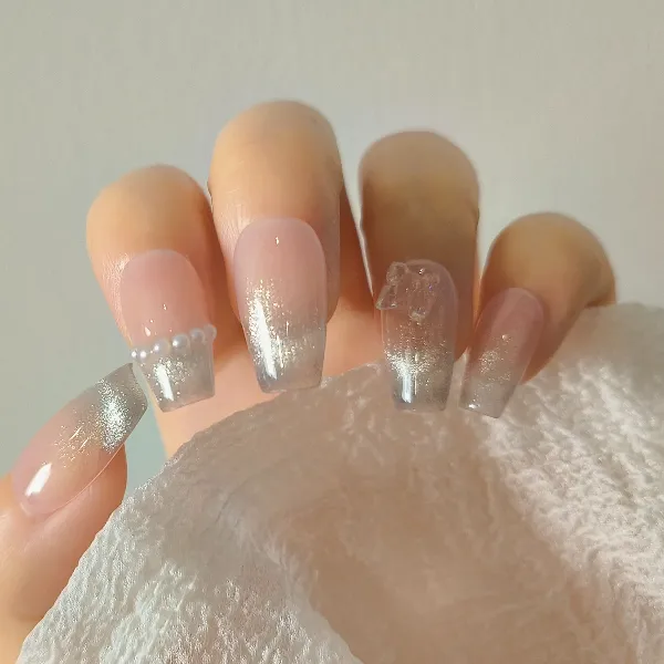 渐变灰色浪漫青春纯手工穿戴甲蝴蝶珍珠猫眼秋冬爆款气质显白美甲