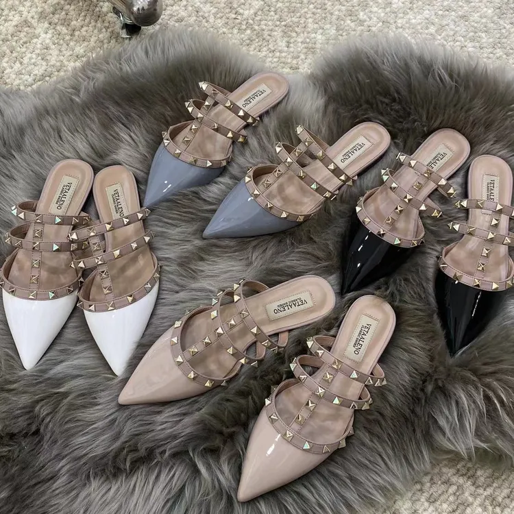 甜茶女鞋 夏季包头拖鞋尖头铆钉平底鞋粗跟凉拖鞋外穿