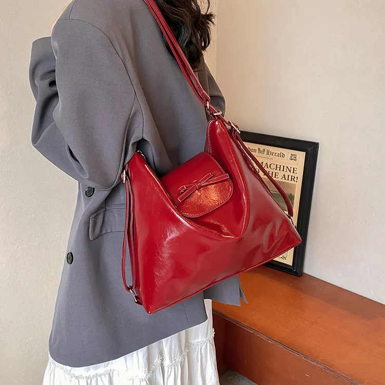 秋冬爆款高级感油蜡皮大容量包女休闲小众复古一包多背单肩斜挎包