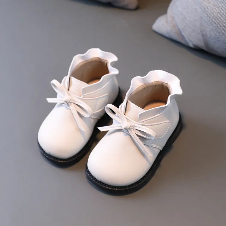 女宝宝公主小皮鞋春秋季新款1一2岁3婴幼儿童软底防滑学步鞋子潮
