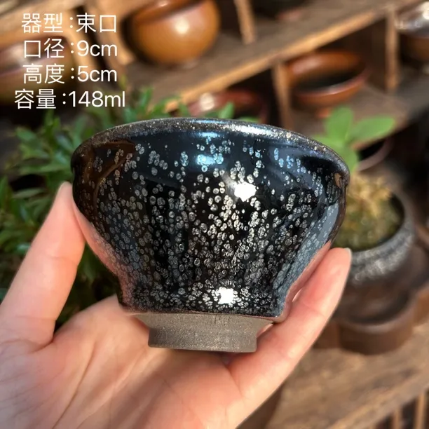 自然光下实拍 何欣老师的星夜盏 黑底银斑 建窑建盏的底蕴釉色