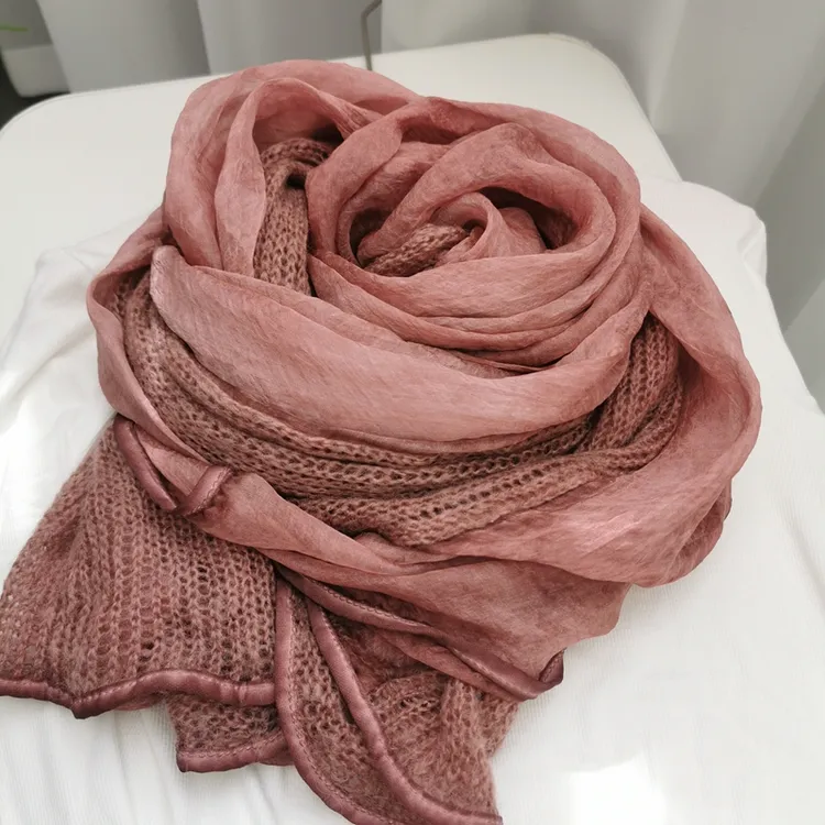 2025秋冬新款真丝拼接羊绒毛线围巾女手工熏染包边文艺高级感丝巾