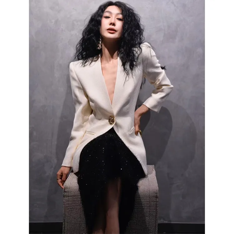 ZEROYK简约时尚西服女秋季高级感玫瑰金扣修身气质通勤小西装外套