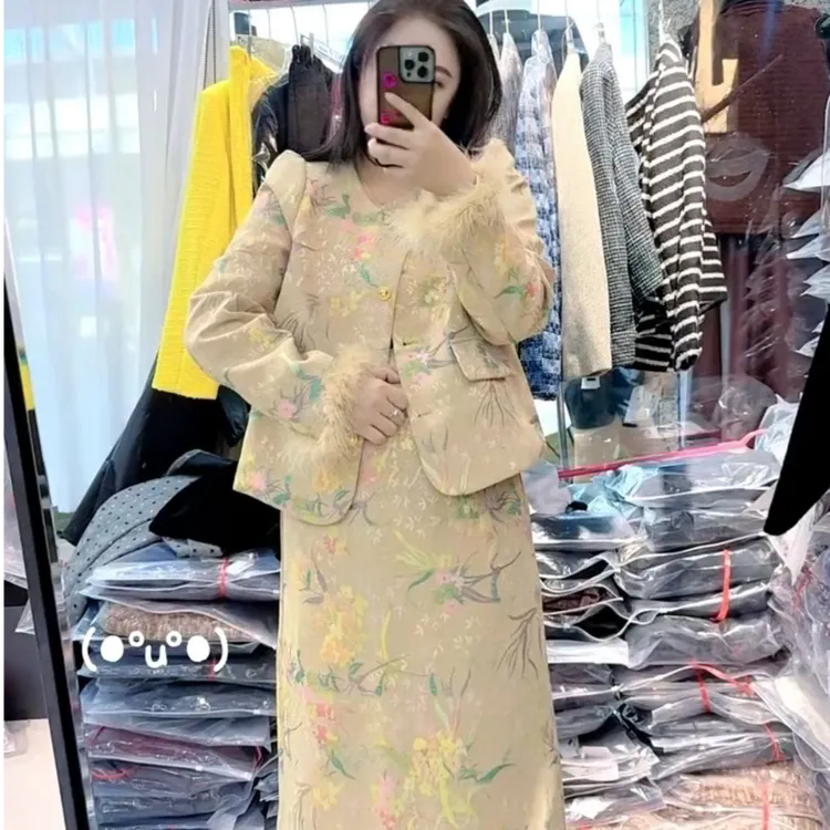 新中国风套装裙女2025秋冬新款撞色印花毛毛袖保暖减龄外套半身裙