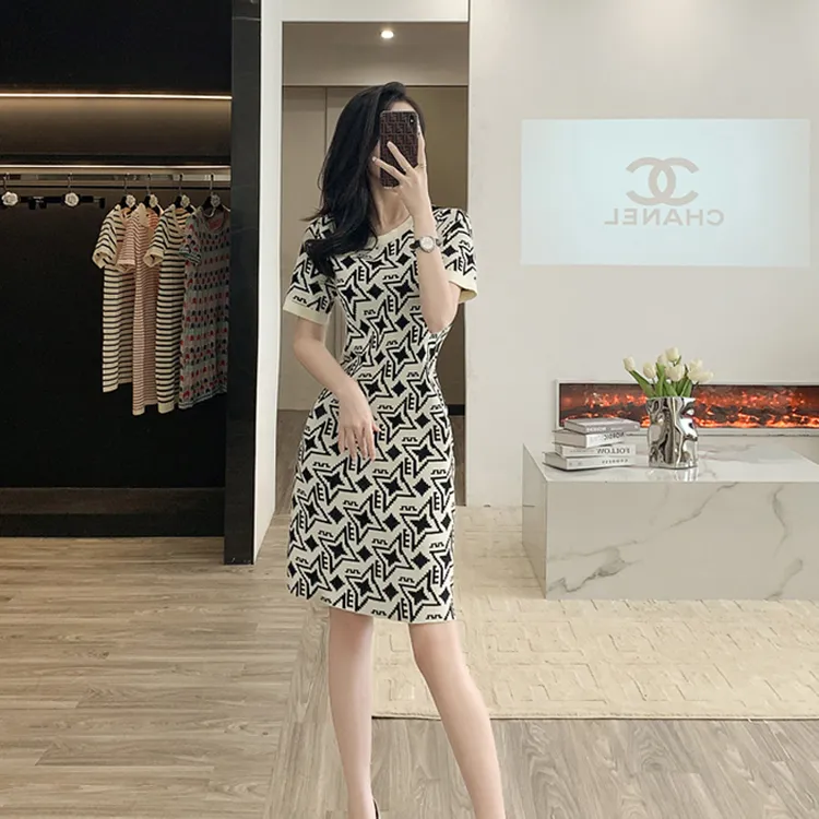 2025新款冰丝降温显瘦针织连衣裙女短袖夏装夏季黑白休闲裙子减龄