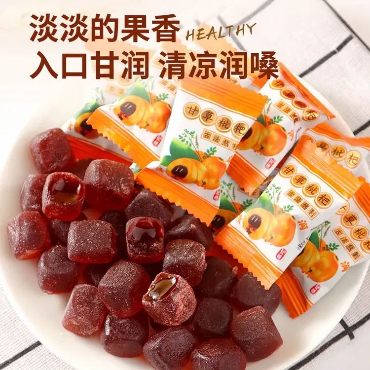 爆浆甘草枇杷糕甘草味夹心枇杷膏软糖入口甘甜清凉润嗓甘草枇杷糖