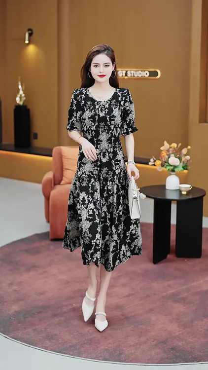 女装连衣裙碎花黑色显瘦时尚夏季女大码连衣裙中长款洋气气质
