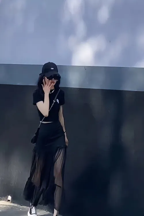 心电感应辣妹修身版显瘦爱心刺绣短袖上衣+网纱拼接半身裙