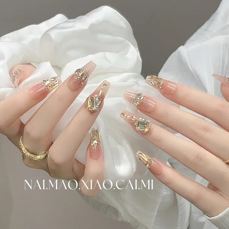 纯手工穿戴甲闪钻轻奢2024新款秋冬显白高级感手工穿戴美甲短款