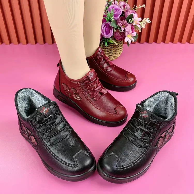 老北京布鞋女冬季中老年妈妈加绒保暖平底鞋软底防滑老人奶奶棉鞋