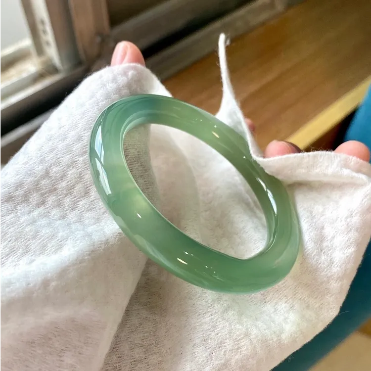 权威鉴定小众轻奢油青绿玛瑙玉镯浓晴水玉髓圆条手镯女多样性发一