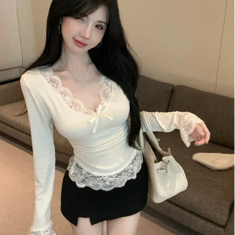 【菲菲欧尼专属 】蕾丝拼接V领长袖T恤秋季新款修身显瘦打底上衣女
