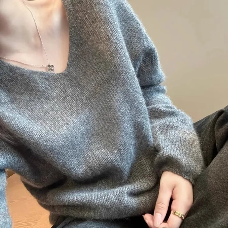 灰色v领软糯高级感针织衫女秋季宽松慵懒风V领显瘦马海毛毛衣上衣