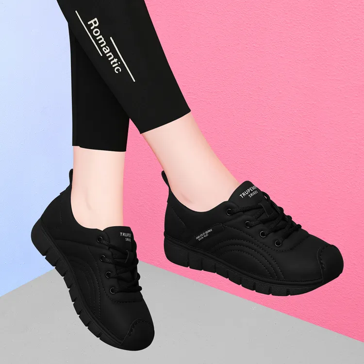 黑色休闲鞋女鞋子2025秋季百搭小众风春秋运动板鞋厚底软底面包鞋