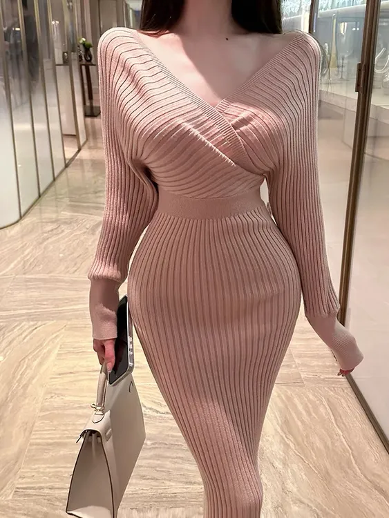 粉洛佳人 纯欲修身收腰包臀粉色连衣裙女时尚秋冬V领打底针织长裙
