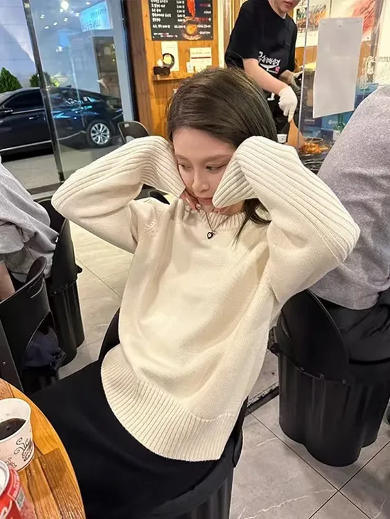 白色宽松显瘦圆领套头针织衫长袖毛衣女秋冬打底衫百搭厚款上衣潮