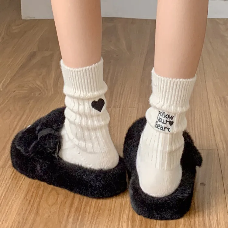 韩国爱心刺绣羊毛袜子女中筒袜秋冬季加绒加厚刺绣长筒保暖堆堆袜