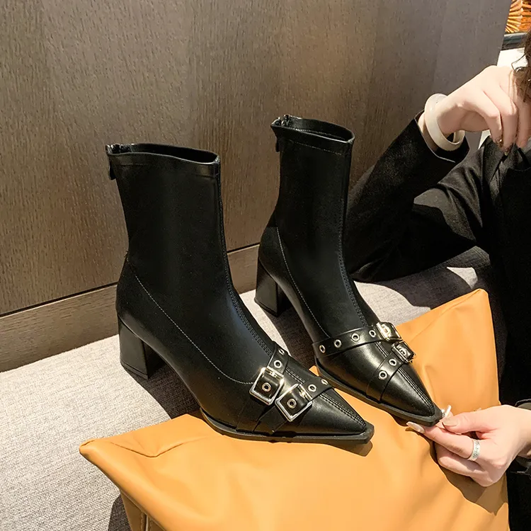2024新款秋冬尖头皮带扣粗跟短靴女英伦风高跟显瘦法式气质马丁靴