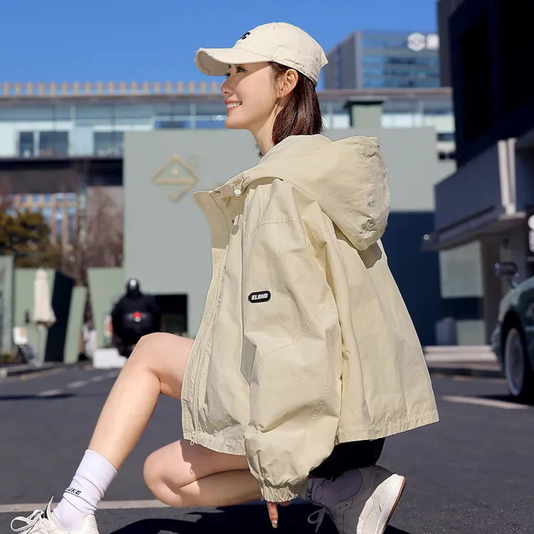 高档连帽风衣外套女短款时尚洋气大码宽松女士春秋休闲外套女薄款