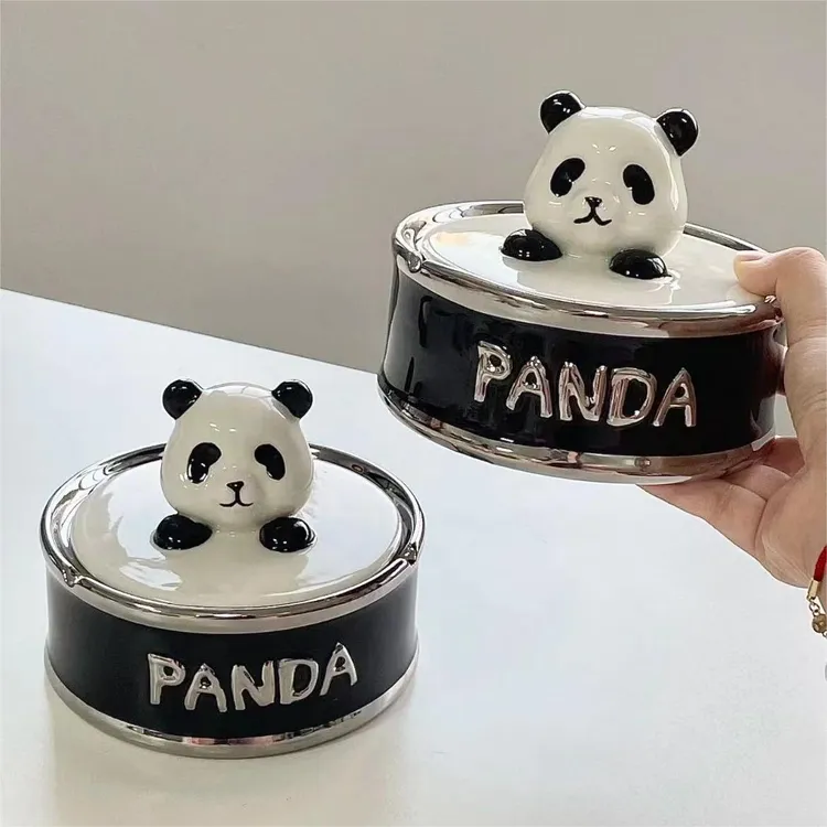 创意陶瓷熊猫烟灰缸带盖防飞灰家用桌面装饰摆件首饰戒指收纳摆件