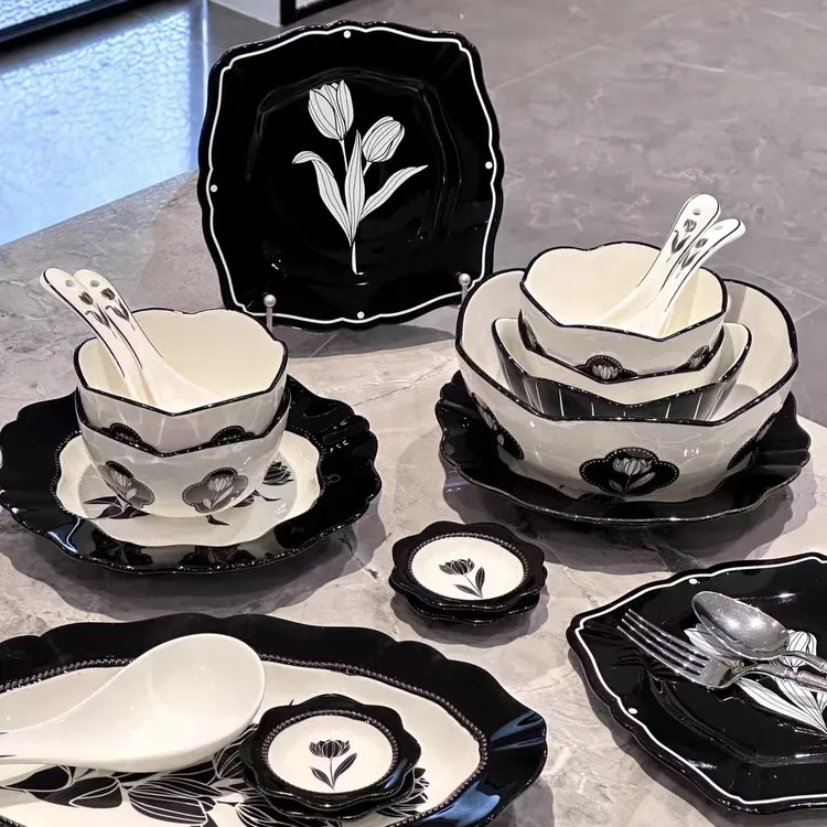 2025新款陶瓷碗碟套装家用轻奢餐具高级感碗盘乔迁送礼装饰摆件品