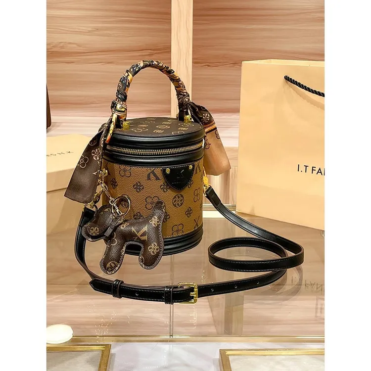 圆筒包包女2025新款网红圆柱形手提水桶包欧美时尚印花单肩斜挎包