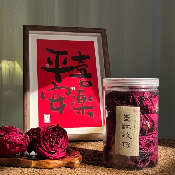 云南冻干墨红玫瑰50克罐装大朵富含花青素玫瑰精油女生必饮