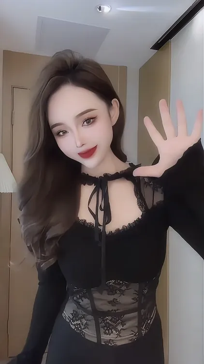 法式气质别致绝美性感设计感V领蕾丝长袖T恤女秋冬修身显瘦打底衫