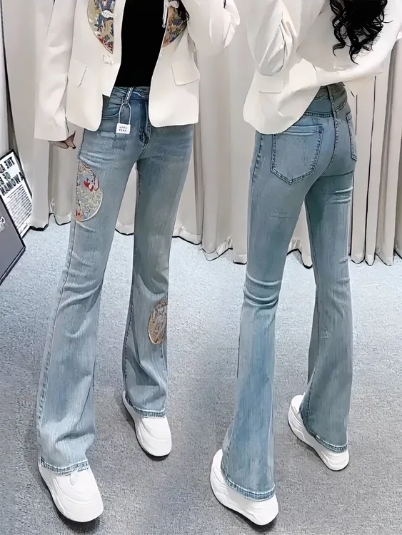 春季大码高腰微喇叭牛仔裤子女梨形身材中国风刺绣显瘦窄版马蹄裤