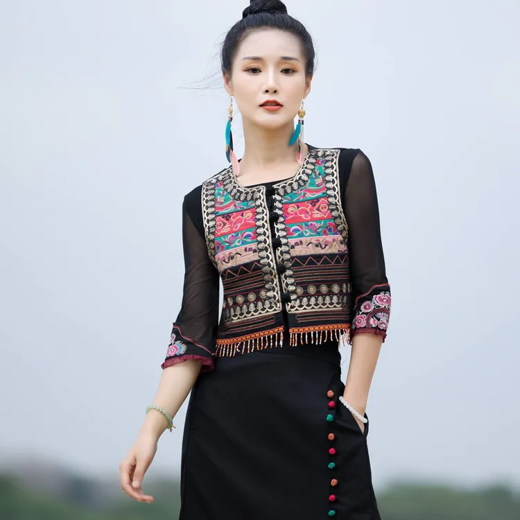 春秋民族风短款圆领显瘦绣花马甲复古刺绣流苏时尚马夹背心女修身