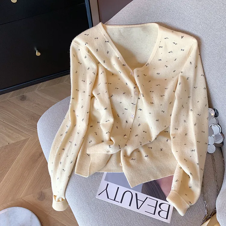 法式设计感黄色碎花v领针织开衫上衣女早秋新款气质软糯毛衣外套