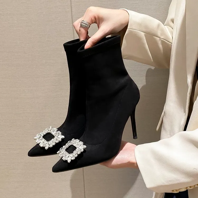 气质绒面黑色细跟高跟靴子女2025年新款职业尖头水钻瘦瘦靴短靴女