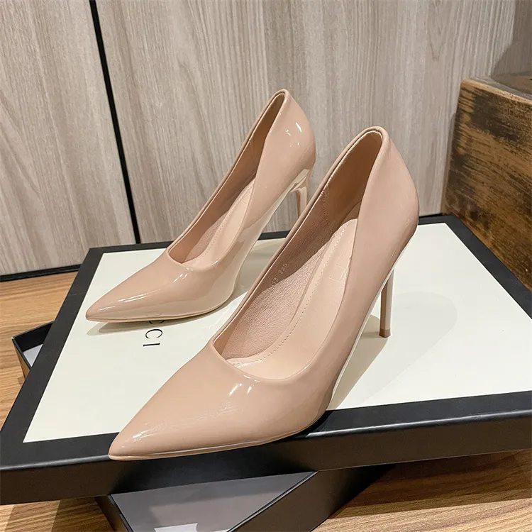 裸色高跟鞋女2025新款气质名媛小众设计感漆皮细跟尖头浅口高跟鞋
