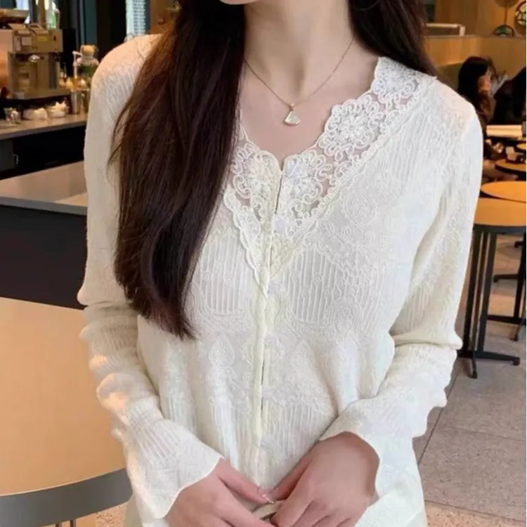 超细毛衣气质蕾丝针织衫钩花喇叭袖女欧货新款打底衫V领潮洋气