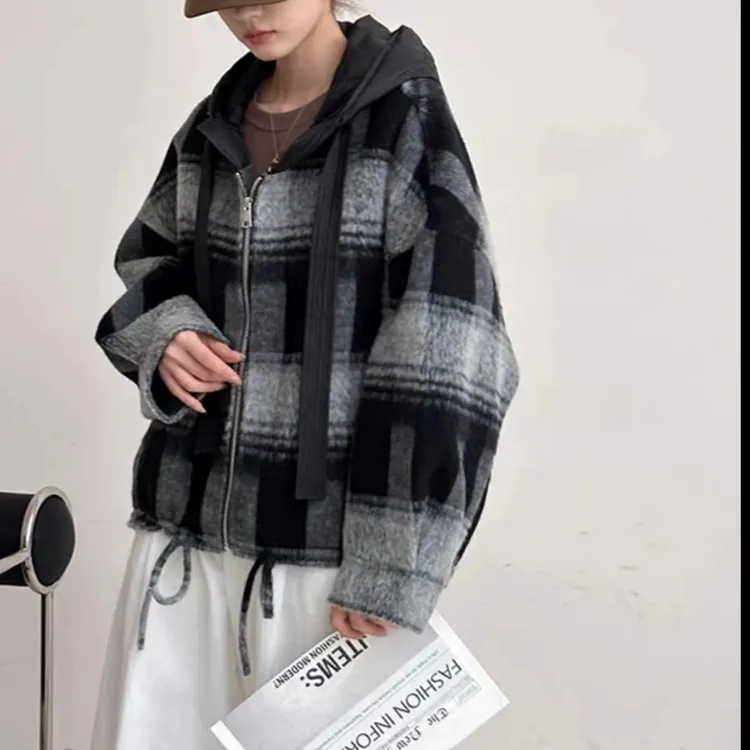 1017复古羊毛大衣女短款新款格纹拼接连帽小个子毛呢外套TY24W085