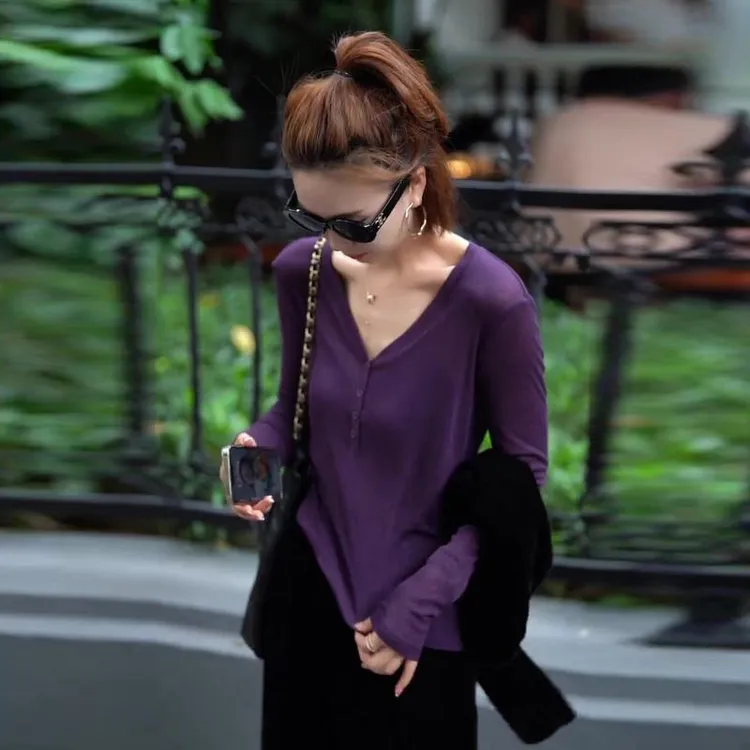 V领气质高级感紫色T恤女2025秋季新款简约洋气显瘦时尚打底衫上衣