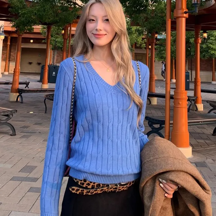 显白蓝色麻花v领长袖针织衫女秋冬厚修身内搭毛衣显瘦打底衫上衣