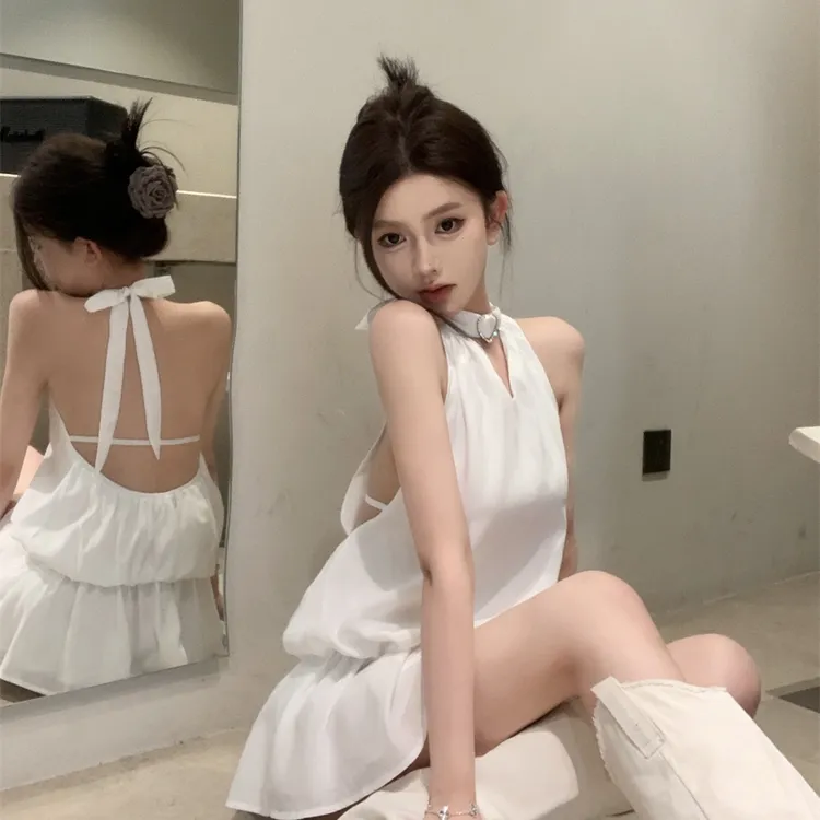 法式名媛小香风镂空挂脖气质小黑裙夏季超仙露背V领连衣裙女辣妹