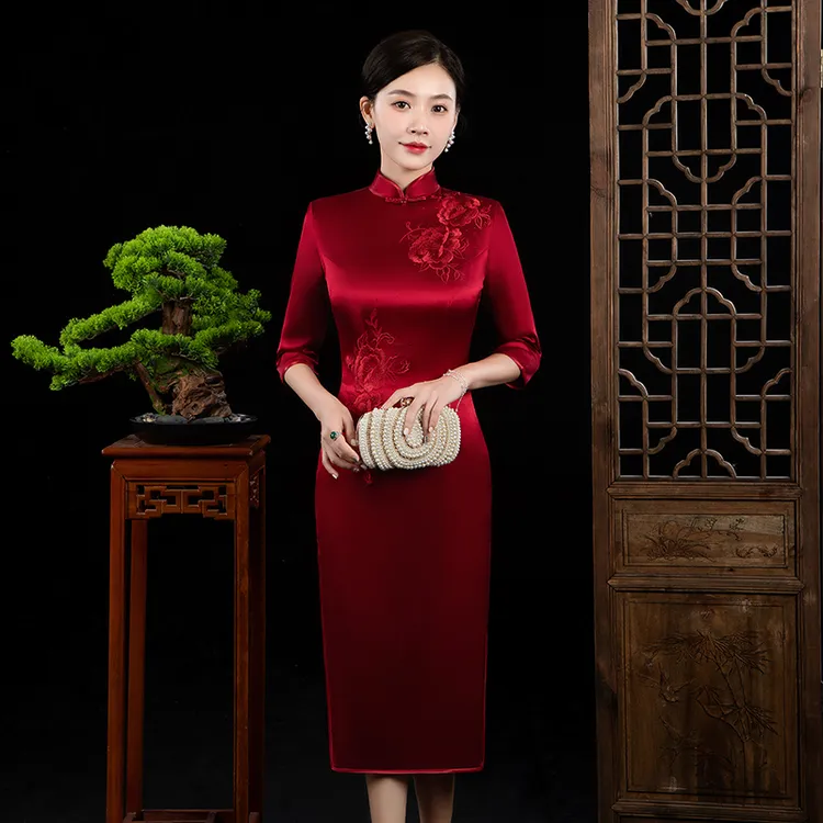 旗袍妈妈装婚宴高端礼服醋酸中长款绣花喜红色婚宴装丈母娘敬酒服